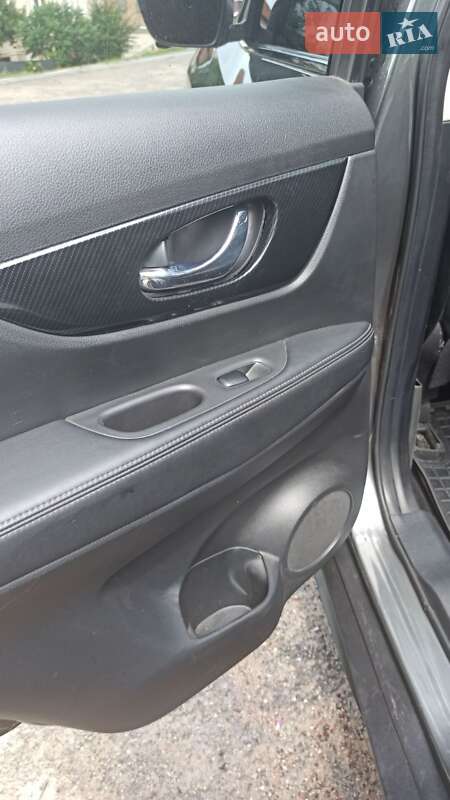 Позашляховик / Кросовер Nissan Rogue 2017 в Чернігові