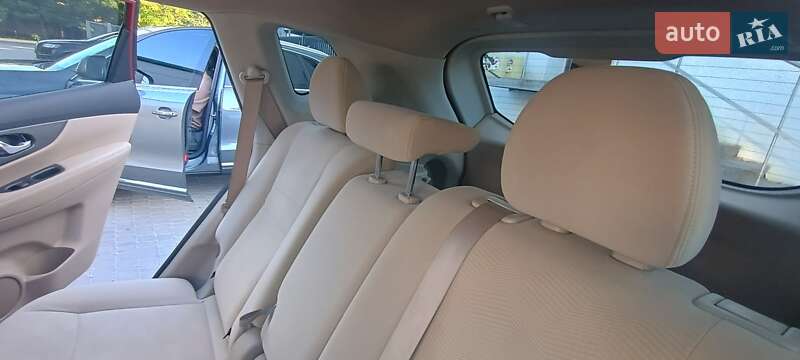 Позашляховик / Кросовер Nissan Rogue 2016 в Чорткові