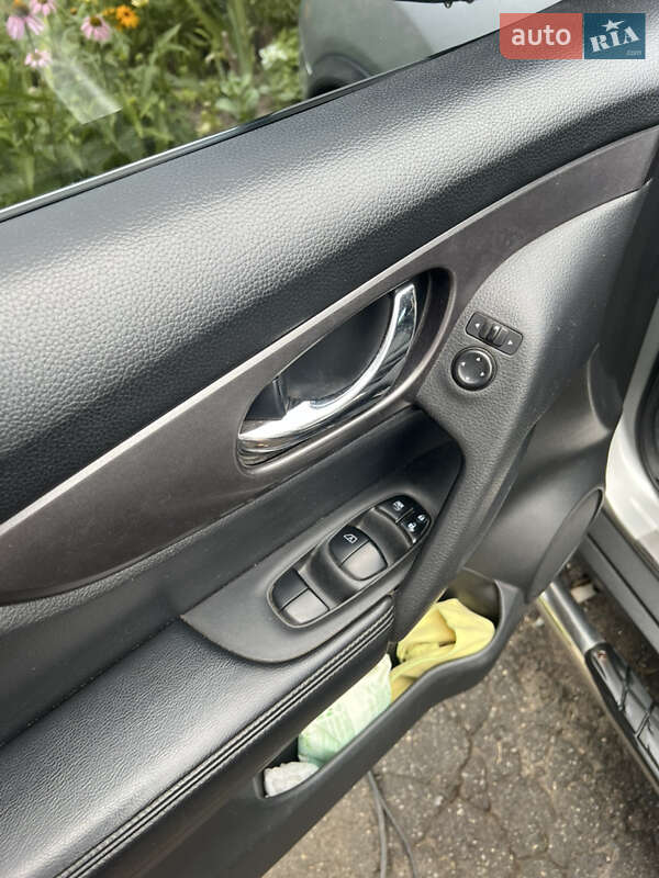 Позашляховик / Кросовер Nissan Rogue 2015 в Полтаві