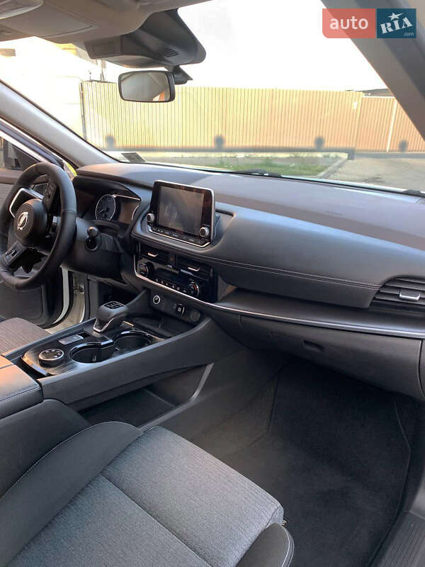 Внедорожник / Кроссовер Nissan Rogue 2020 в Ивано-Франковске