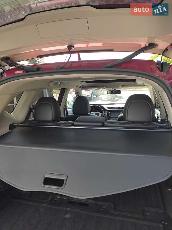 Внедорожник / Кроссовер Nissan Rogue 2014 в Мироновке