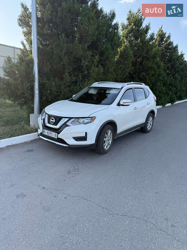 Позашляховик / Кросовер Nissan Rogue 2016 в Полтаві