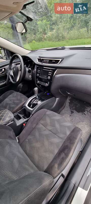 Внедорожник / Кроссовер Nissan Rogue 2016 в Каменец-Подольском