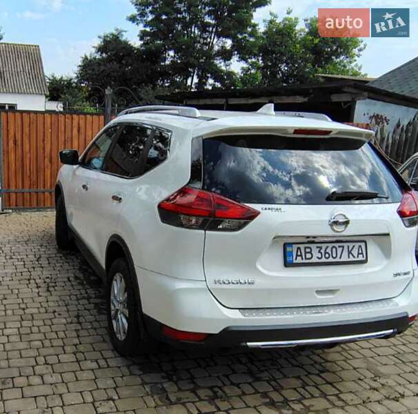 Внедорожник / Кроссовер Nissan Rogue 2017 в Виннице