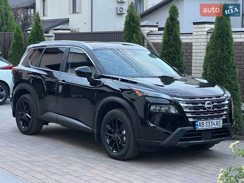 Внедорожник / Кроссовер Nissan Rogue 2024 в Виннице