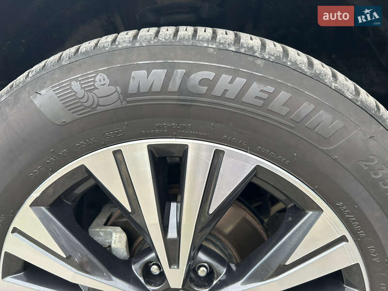 Позашляховик / Кросовер Nissan Rogue 2023 в Києві