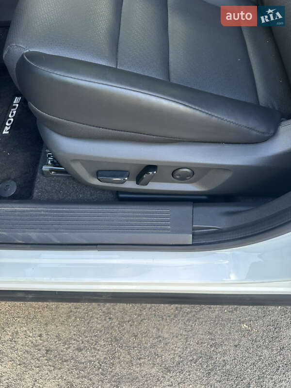 Внедорожник / Кроссовер Nissan Rogue 2023 в Лубнах