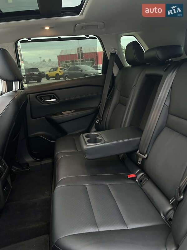 Позашляховик / Кросовер Nissan Rogue 2023 в Києві