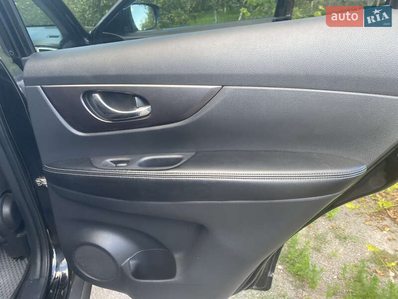 Внедорожник / Кроссовер Nissan Rogue 2015 в Хмельнике