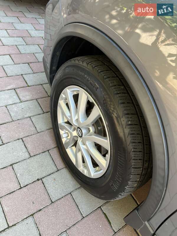 Внедорожник / Кроссовер Nissan Rogue 2017 в Мукачево