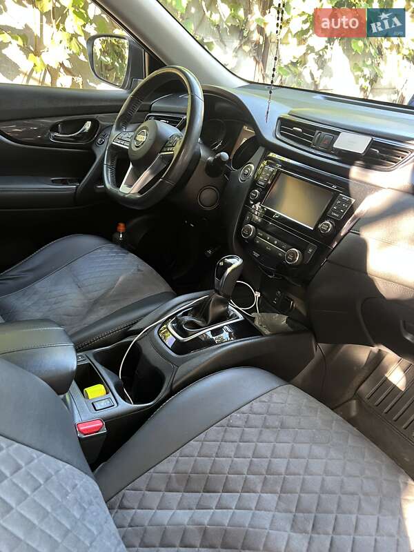 Внедорожник / Кроссовер Nissan Rogue 2017 в Мукачево