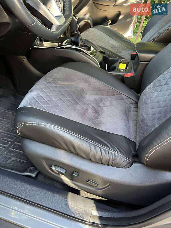 Внедорожник / Кроссовер Nissan Rogue 2017 в Мукачево