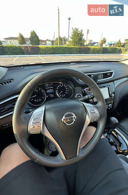 Внедорожник / Кроссовер Nissan Rogue 2015 в 