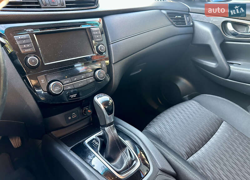 Внедорожник / Кроссовер Nissan Rogue 2017 в Виннице