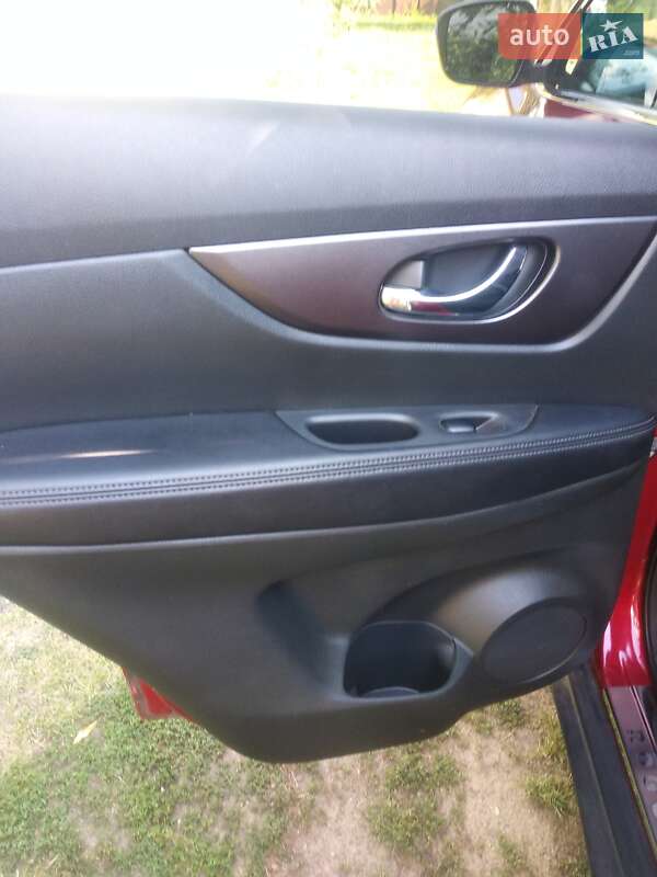 Позашляховик / Кросовер Nissan Rogue 2016 в Кам'янці