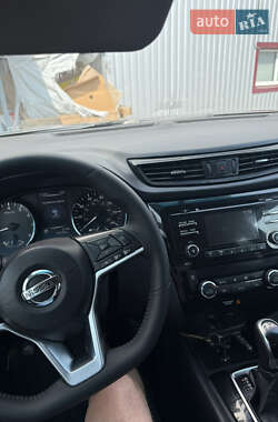 Внедорожник / Кроссовер Nissan Rogue 2017 в 