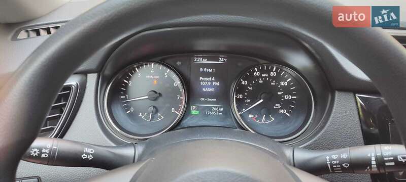 Внедорожник / Кроссовер Nissan Rogue 2016 в Киеве