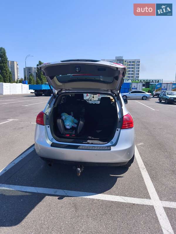 Внедорожник / Кроссовер Nissan Rogue 2015 в Черкассах