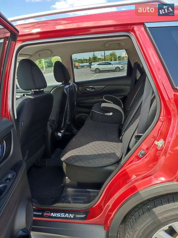 Внедорожник / Кроссовер Nissan Rogue 2017 в Харькове