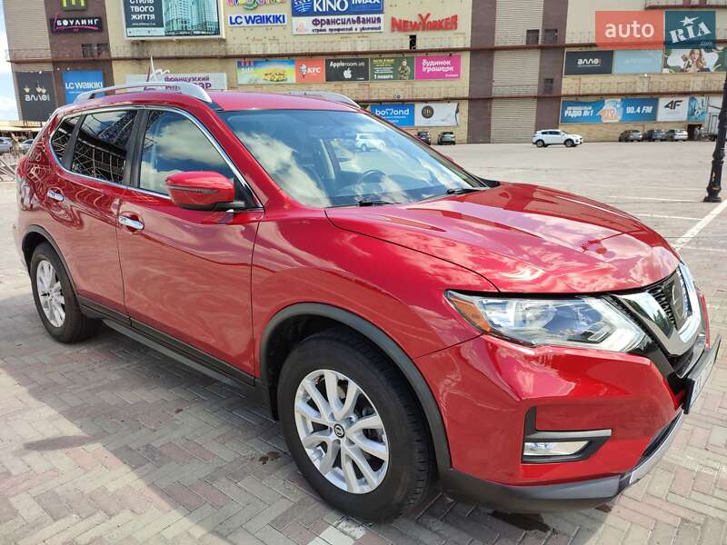 Внедорожник / Кроссовер Nissan Rogue 2017 в Харькове