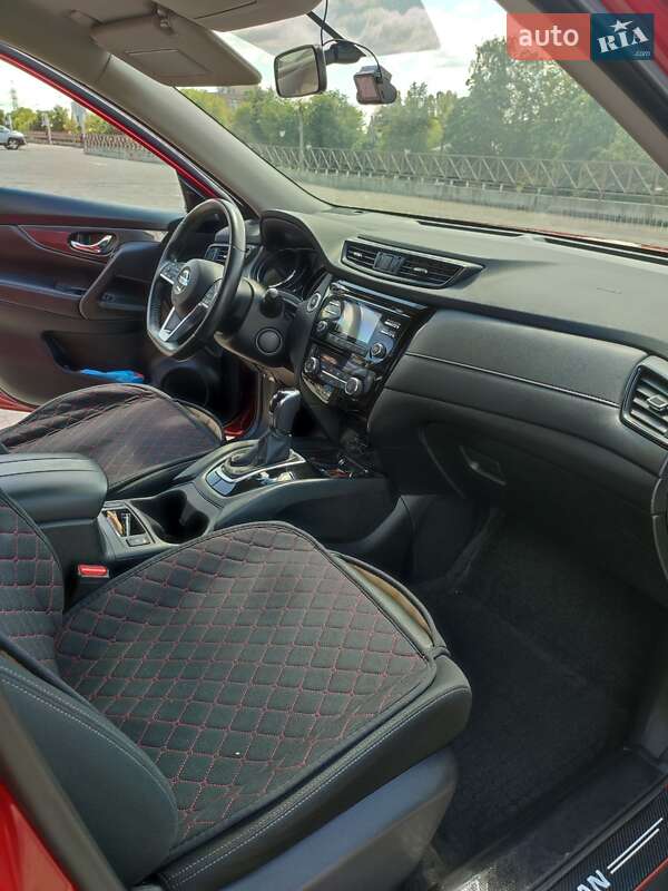 Внедорожник / Кроссовер Nissan Rogue 2017 в Харькове