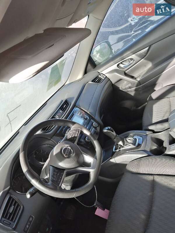 Внедорожник / Кроссовер Nissan Rogue 2017 в Харькове