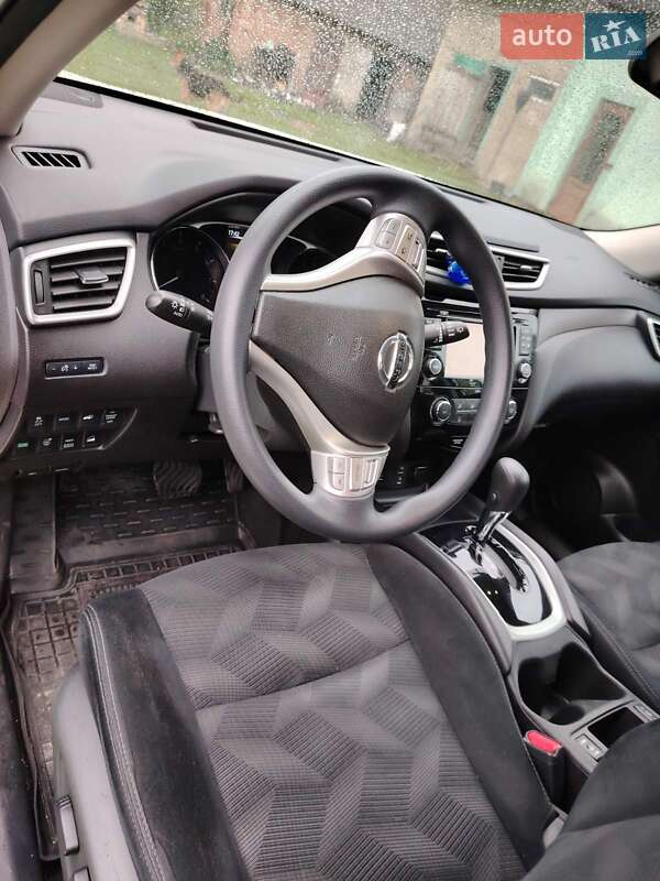 Внедорожник / Кроссовер Nissan Rogue 2015 в Яворове