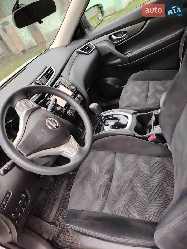 Внедорожник / Кроссовер Nissan Rogue 2015 в Яворове