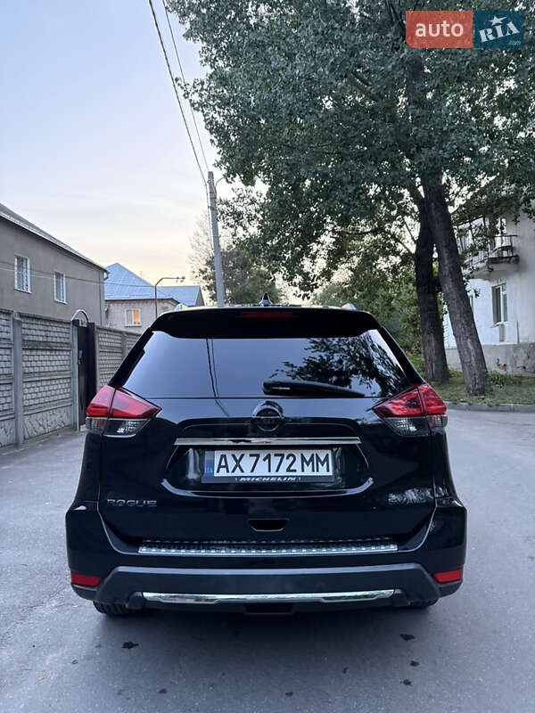 Внедорожник / Кроссовер Nissan Rogue 2017 в Харькове
