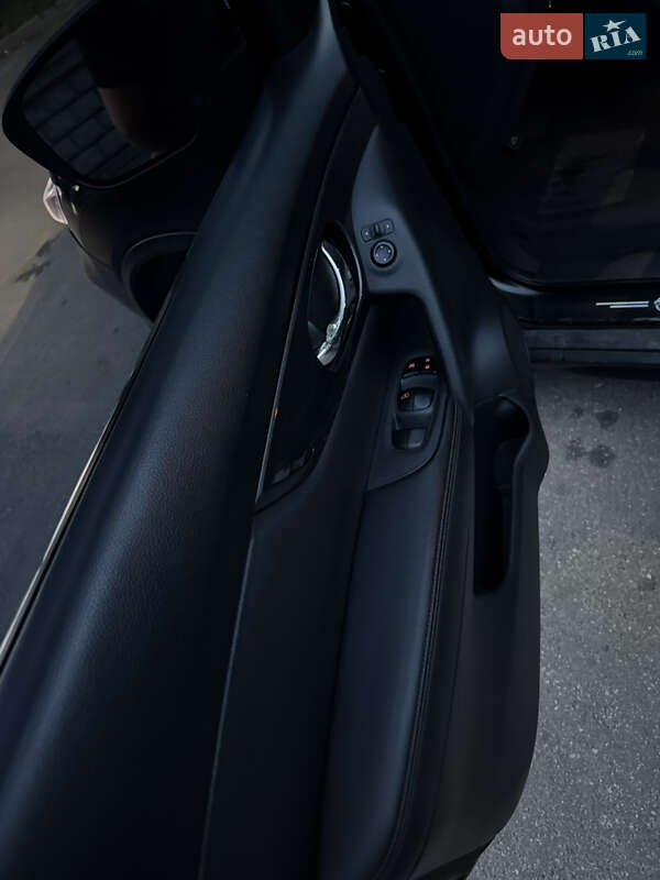 Внедорожник / Кроссовер Nissan Rogue 2017 в Харькове