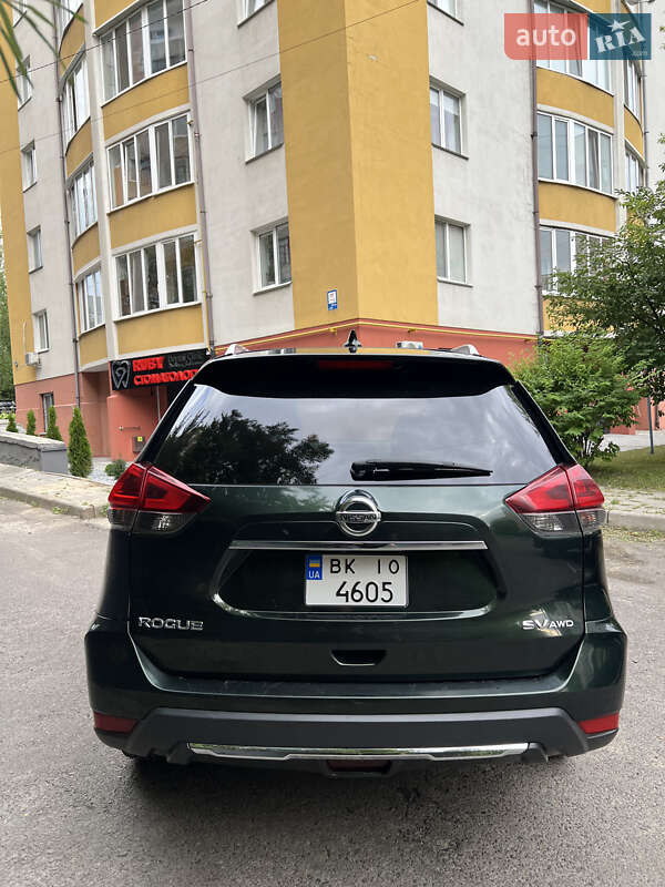 Внедорожник / Кроссовер Nissan Rogue 2017 в Ровно