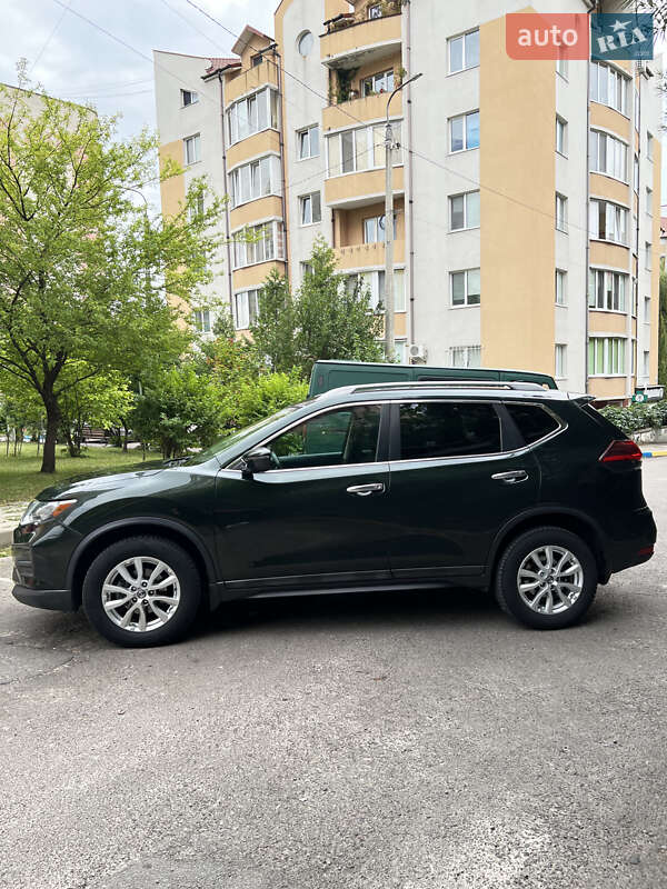 Внедорожник / Кроссовер Nissan Rogue 2017 в Ровно