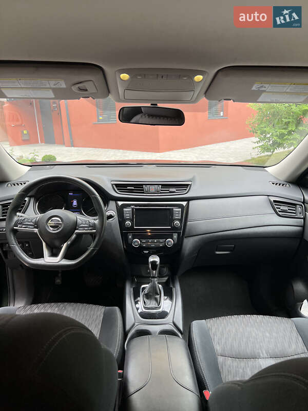 Внедорожник / Кроссовер Nissan Rogue 2017 в Ровно