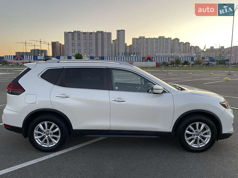 Внедорожник / Кроссовер Nissan Rogue 2018 в Киеве