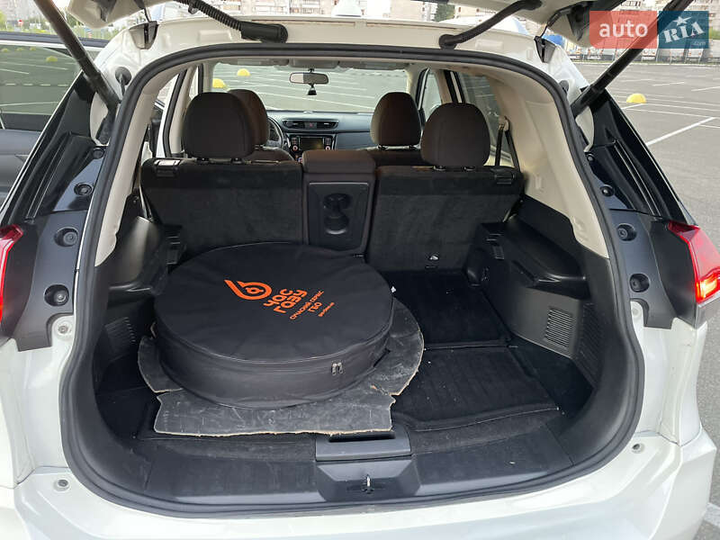 Внедорожник / Кроссовер Nissan Rogue 2018 в Киеве