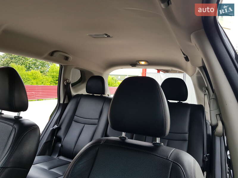 Внедорожник / Кроссовер Nissan Rogue 2017 в Киеве