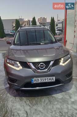 Внедорожник / Кроссовер Nissan Rogue 2016 в Вороновице