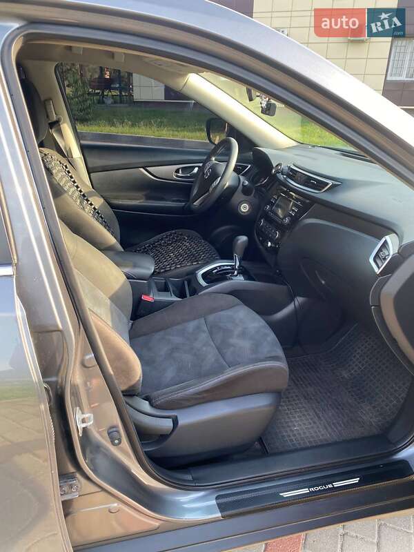 Внедорожник / Кроссовер Nissan Rogue 2015 в Решетиловке