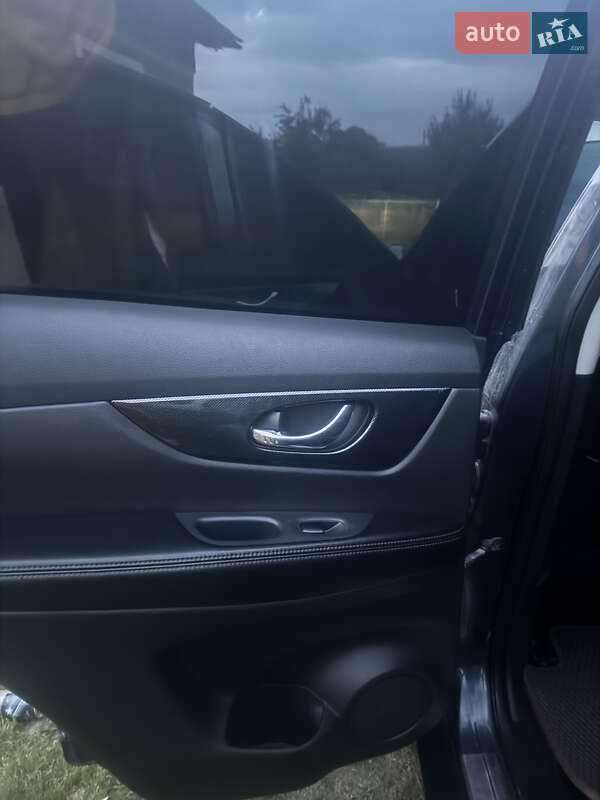 Позашляховик / Кросовер Nissan Rogue 2014 в Долині