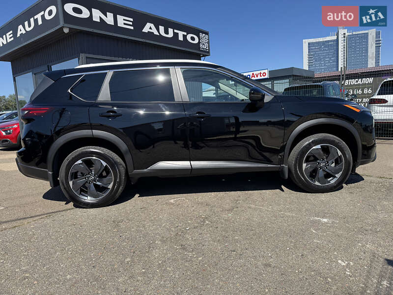 Позашляховик / Кросовер Nissan Rogue 2024 в Києві