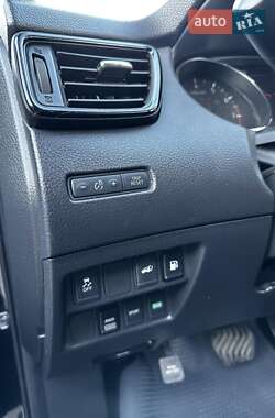 Внедорожник / Кроссовер Nissan Rogue 2018 в Каменском