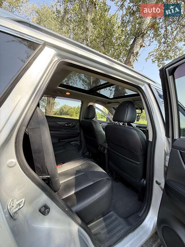 Позашляховик / Кросовер Nissan Rogue 2016 в Ізюмі