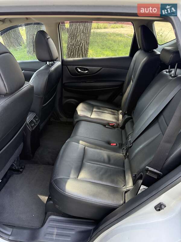 Позашляховик / Кросовер Nissan Rogue 2016 в Ізюмі