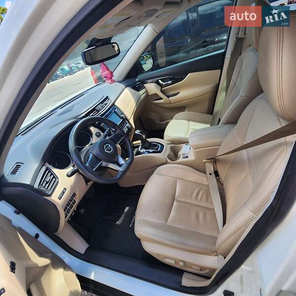 Внедорожник / Кроссовер Nissan Rogue 2017 в Киеве