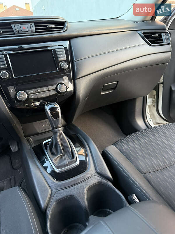 Внедорожник / Кроссовер Nissan Rogue 2017 в Киеве