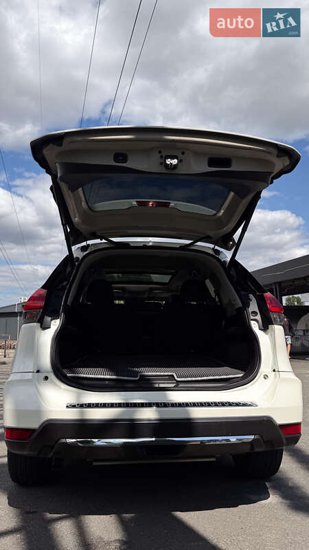 Внедорожник / Кроссовер Nissan Rogue 2016 в Киеве