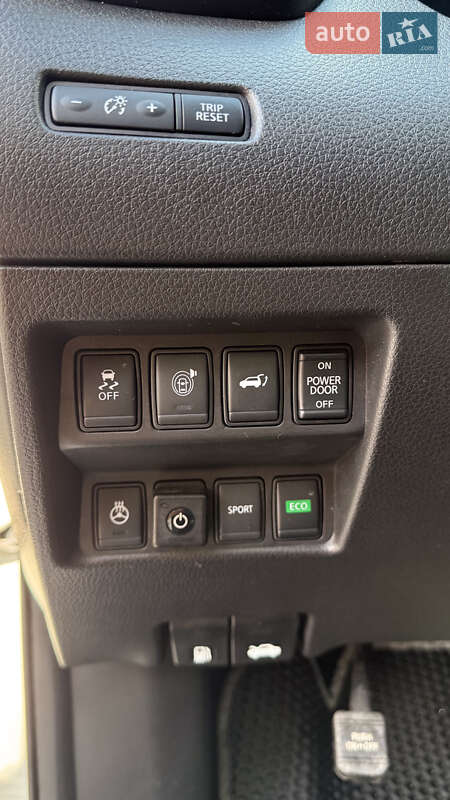 Внедорожник / Кроссовер Nissan Rogue 2016 в Киеве