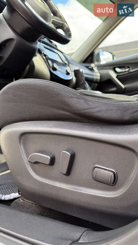 Внедорожник / Кроссовер Nissan Rogue 2016 в Киеве