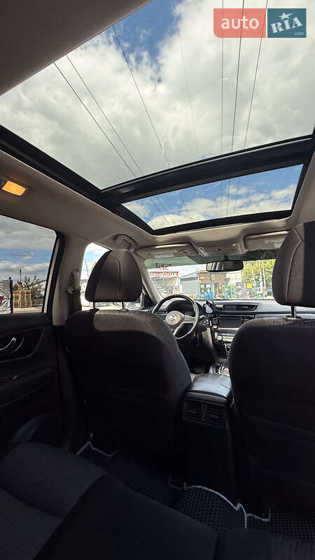 Внедорожник / Кроссовер Nissan Rogue 2016 в Киеве