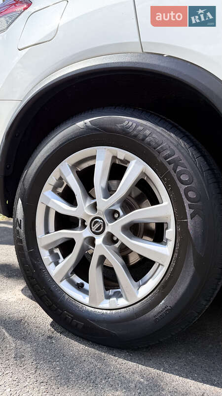 Внедорожник / Кроссовер Nissan Rogue 2016 в Киеве